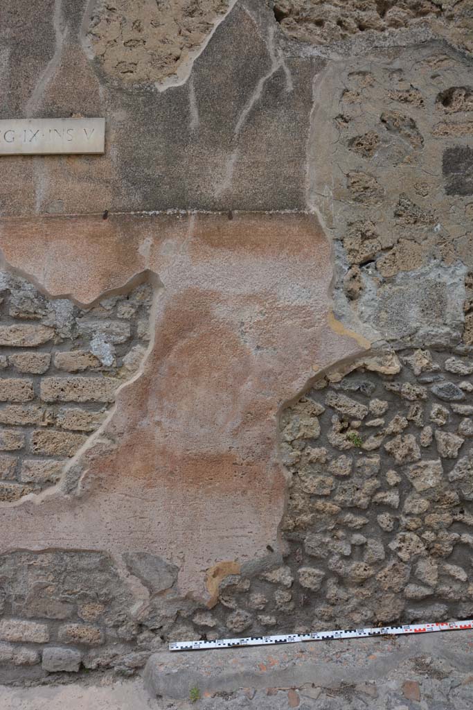 Unnamed vicolo between IX.5 and IX.6. May 2017. Looking north to front façade of IX.5.19.
Foto Christian Beck, ERC Grant 681269 DÉCOR.