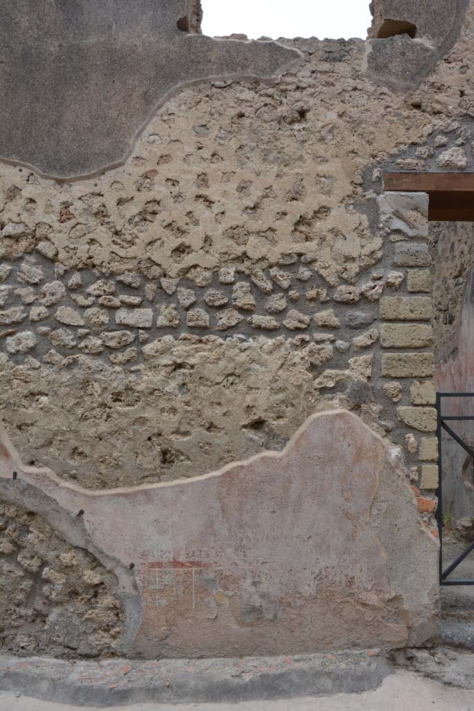 Unnamed vicolo between IX.5 and IX.6. May 2017. North side of roadway, on west side of doorway to IX.5.19.
Foto Christian Beck, ERC Grant 681269 DÉCOR.