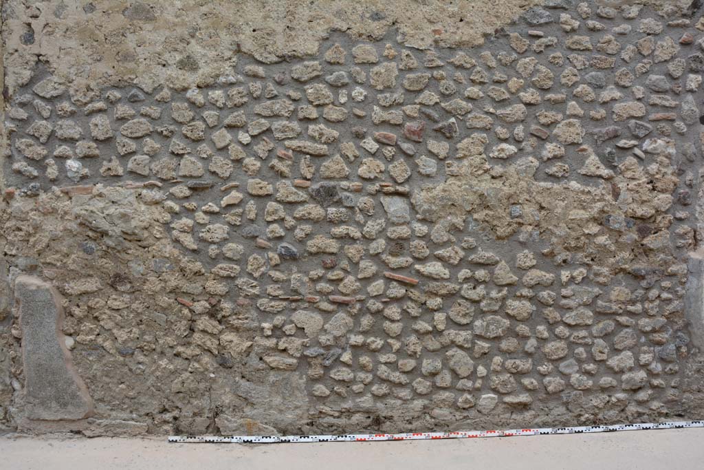Unnamed vicolo between IX.5 and IX.6. May 2017. Lower façade on north side of roadway on east side of doorway to IX.5.18, on left.
Foto Christian Beck, ERC Grant 681269 DÉCOR.