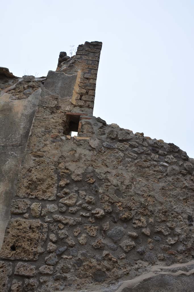 Unnamed vicolo between IX.5 and IX.6. May 2017. North side of roadway, upper front façade of IX.5.16.
Foto Christian Beck, ERC Grant 681269 DÉCOR.