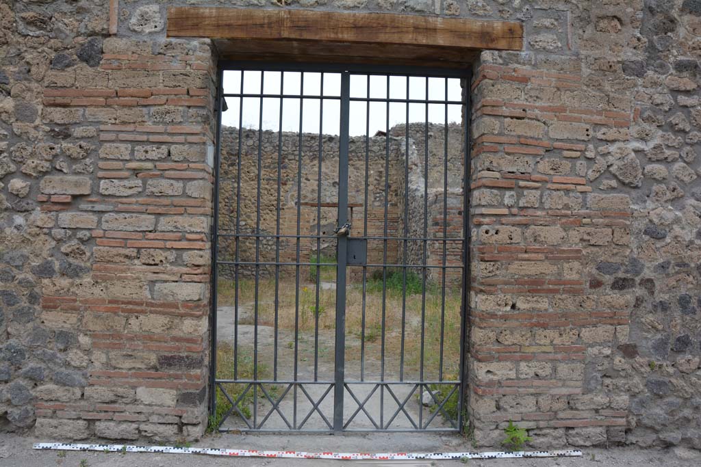 Unnamed vicolo between IX.5 and IX.6. May 2017. North side of roadway, doorway to IX.5.16.
Foto Christian Beck, ERC Grant 681269 DÉCOR.