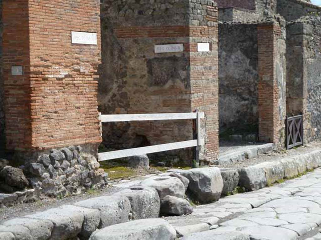 Unnamed vicolo between IX.4 and IX.3 on east side of Via Stabiana. May 2010. Looking south-east towards junction with unnamed vicolo.