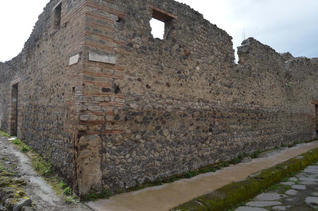 Unnamed vicolo between IX.6 and IX.5, north side, on left. Pompeii. March 2018.
Looking west from corner junction of Vicolo del Centenario, on right, towards Unnamed vicolo, on left, and doorway to IX.5.16.
Foto Taylor Lauritsen, ERC Grant 681269 DÉCOR.
