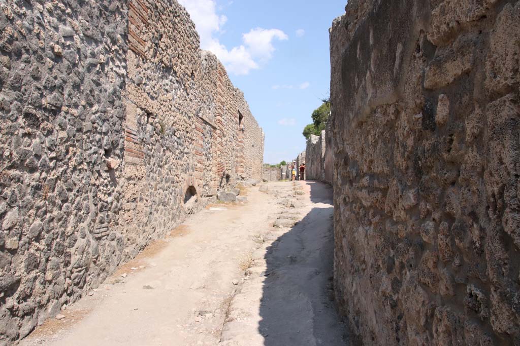 Unnamed vicolo between I.3 and I.2. September 2021. 
Looking east from near I.2.15, on right. Photo courtesy of Klaus Heese.