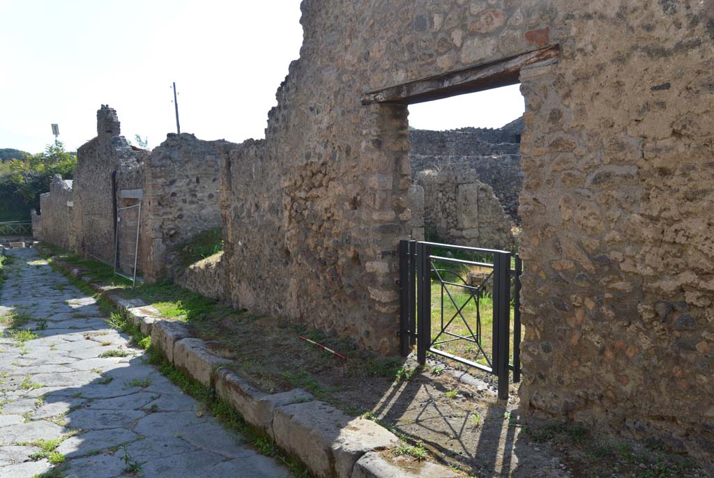 Unnamed vicolo between I.9 and I.8, west side, Pompeii. October 2017. Looking south from near I.8.10. 
Foto Taylor Lauritsen, ERC Grant 681269 DÉCOR.