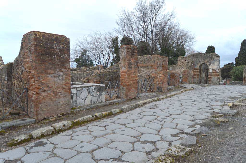 Via Consolare, west side, Pompeii. March 2018. Looking north along Via Consolare, from entrance doorways to VI.17.4, and 3, in centre.
Foto Taylor Lauritsen, ERC Grant 681269 DÉCOR.