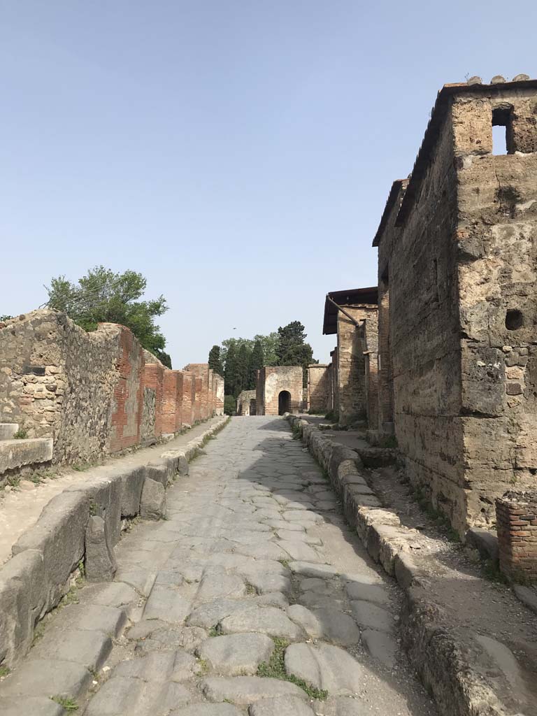 Via Consolare, April 2019. Looking north between VI.17 and VI.1 from near VI.17.10, on left. 
Photo courtesy of Rick Bauer.