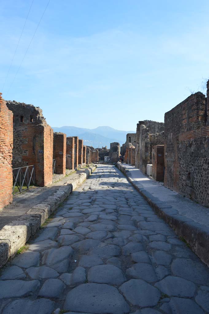 Via Consolare, Pompeii, October 2017. 
Looking south from between VI.3.4 on left, and VI.17.29, on right.
Foto Taylor Lauritsen, ERC Grant 681269 DÉCOR.