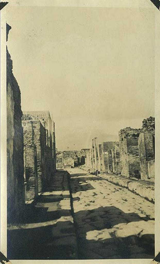 Via Consolare. 29th March 1922. Looking north from near VI.17.32. Photo courtesy of Rick Bauer.