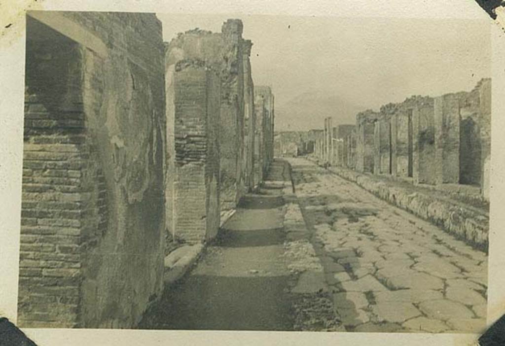 Via Consolare. 29th March 1922. Looking north from near VI.17.35. Photo courtesy of Rick Bauer.