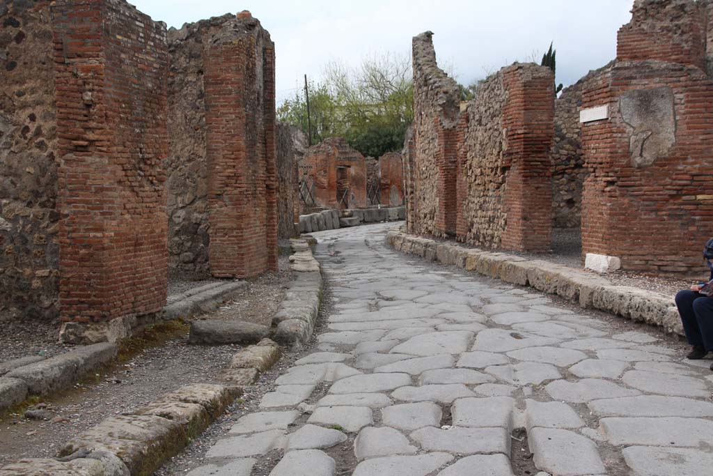 Via Consolare. April 2014. Looking north-west to junction with Vicolo del Farmacista, centre right.
Photo courtesy of Klaus Heese.