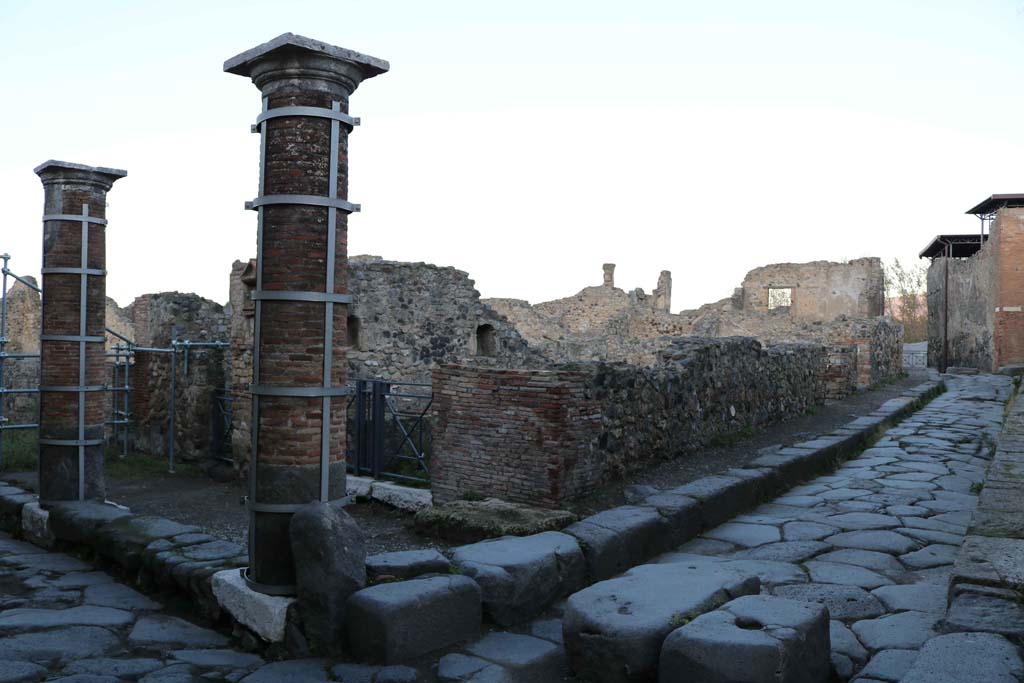 Via Marina, Pompeii, on left. December 2018. 
Looking north-west from junction with Vicolo del Gigante, and side wall of VII.16.7. Photo courtesy of Aude Durand.