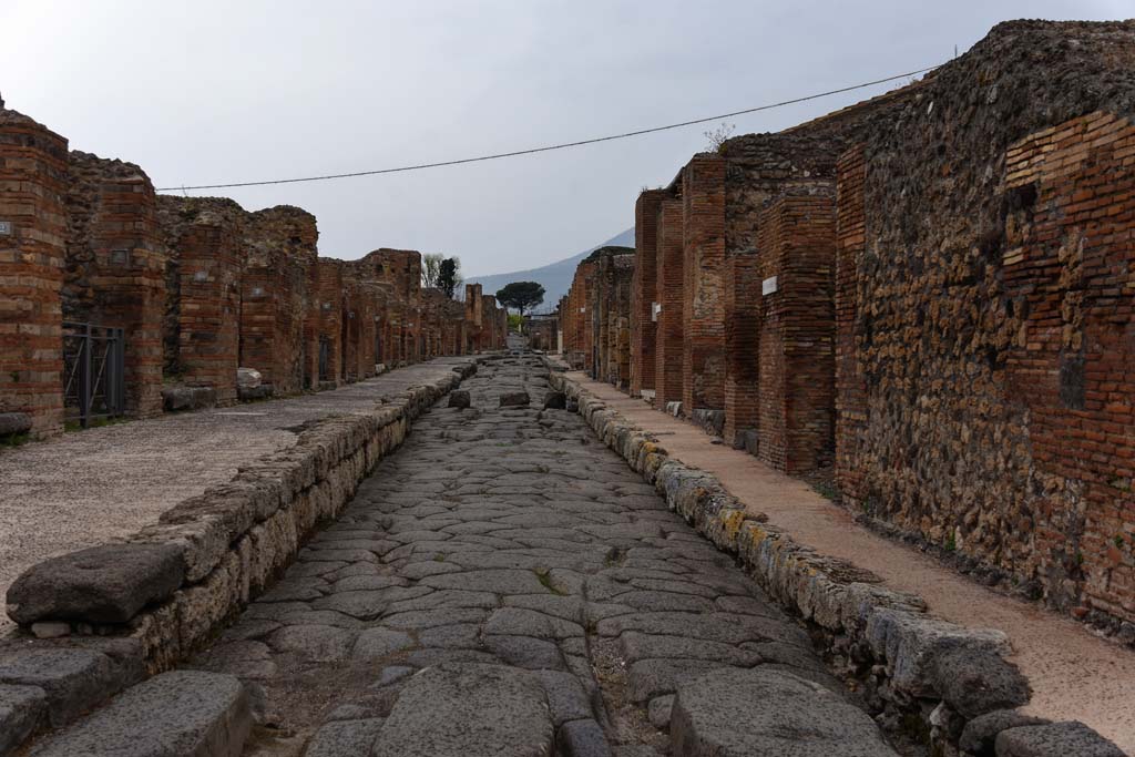 Via Stabiana, Pompeii. April 2021. 
Looking north between VII.2, on left, and IX.3, on right. Photo courtesy of Nicolas Monteix.