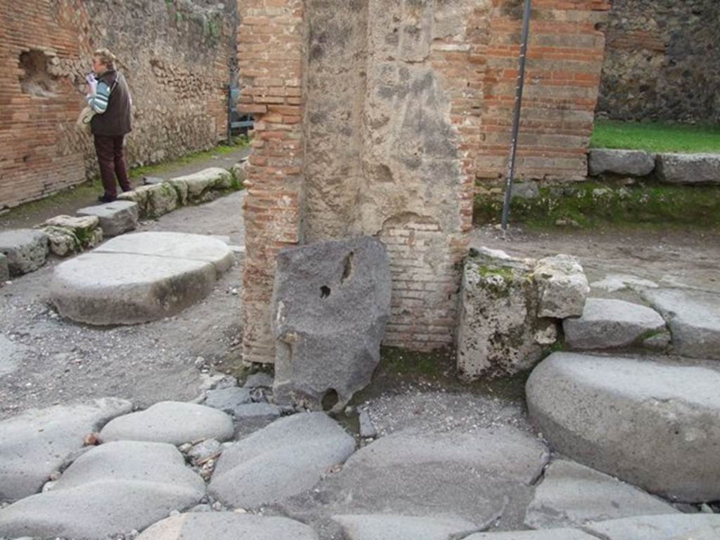 Via Stabiana. Corner on west side at VII.2.1 and water column. Looking west into Via degli Augustali. December 2006.