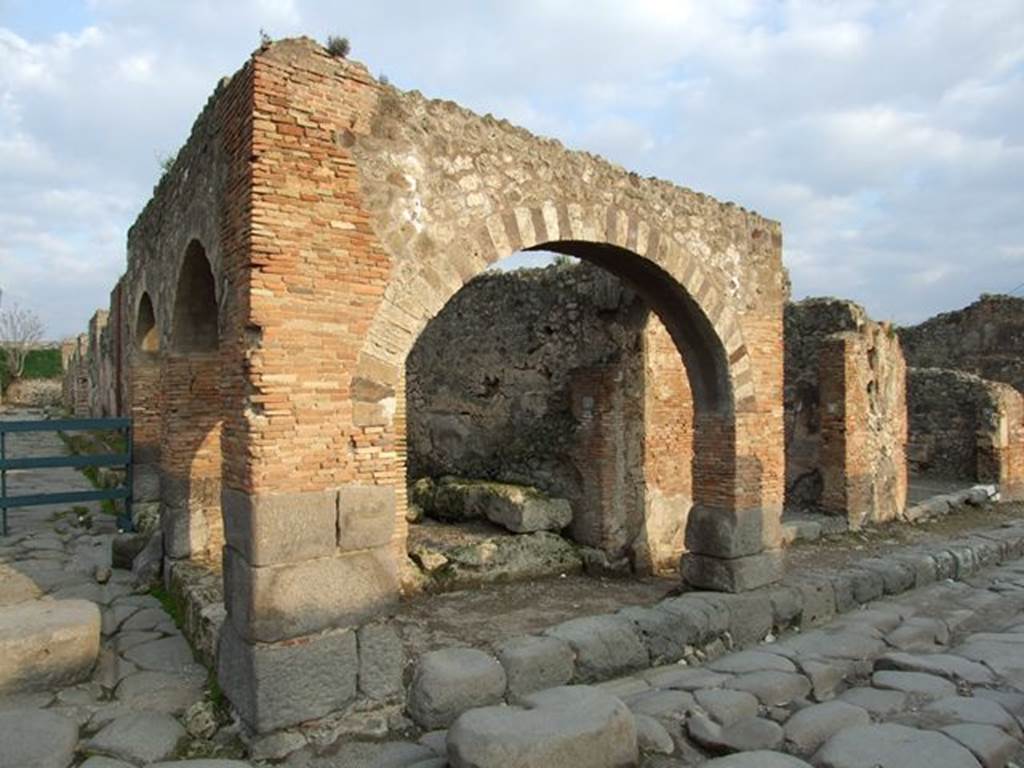 Via Stabiana at IX.2.1. December 2006. South side of the junction with unnamed vicolo on east side.