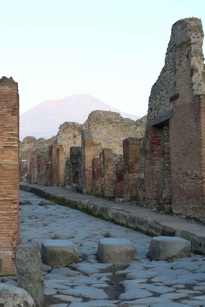 Via Stabiana, east side, Pompeii. December 2018. 
Looking north along IX.1, from Holconius’ crossroads. Photo courtesy of Aude Durand.
