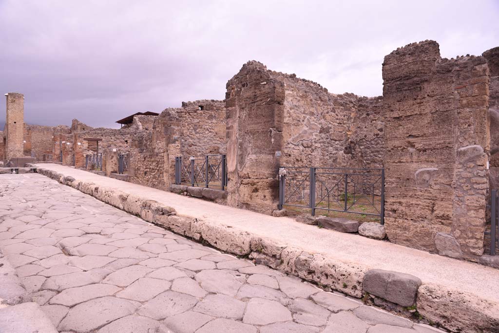 Via Stabiana, east side, Pompeii. October 2019. Looking north-east on Via Stabiana, from I.4.10, on right.     
Foto Tobias Busen, ERC Grant 681269 DÉCOR.