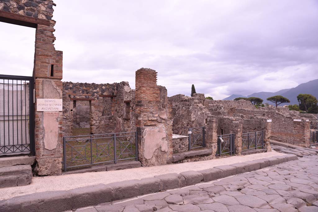 Via Stabiana, east side, Pompeii. October 2019. 
Looking south-east towards entrance doorways, from I.4.5, on left, to I.4.1 and Vicolo del Menandro, on right. 
Foto Tobias Busen, ERC Grant 681269 DÉCOR.