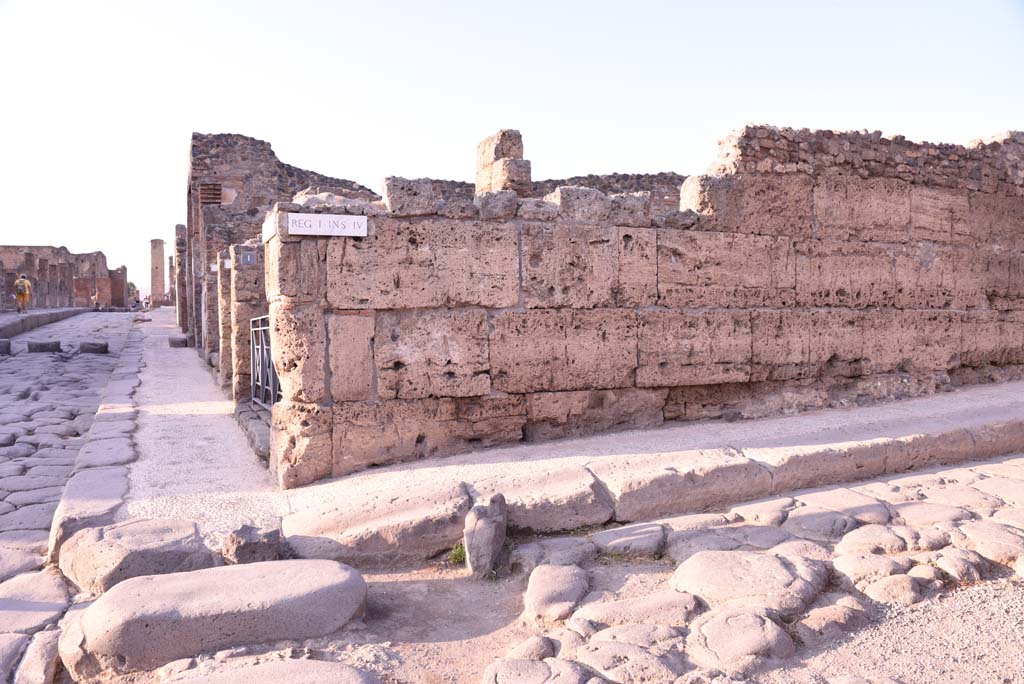Via Stabiana at I.4.1, Pompeii. October 2019.
Looking north towards I.4.1, side wall, at crossroad junction with Vicolo del Menandro, on right.  
Foto Tobias Busen, ERC Grant 681269 DÉCOR.