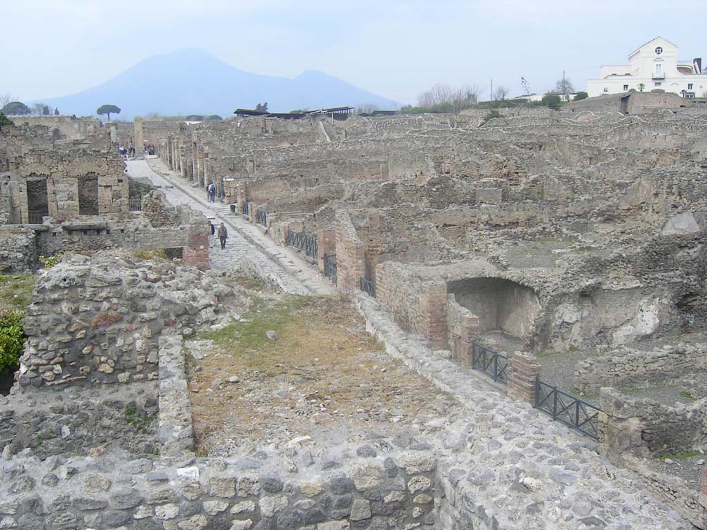 Via Stabiana, April 2005. Looking north from near upper peristyle area of VIII.7.24, on left.
Reg. VIII.7. is on the left, and Reg. I.3. is on the right.  Photo courtesy of Klaus Heese.