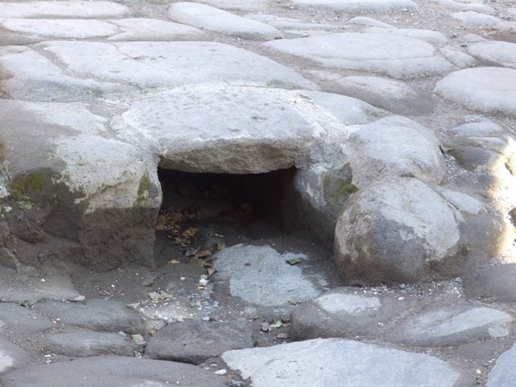 Via del Foro. March 2009. Drain and road surface at junction with Via degli Augustali.