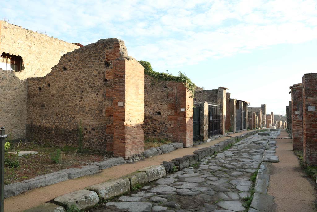 Via degli Augustali, Pompeii. December 2018. 
Looking east from VII.4.19, on left, and VII.9.16, on right. Photo courtesy of Aude Durand.