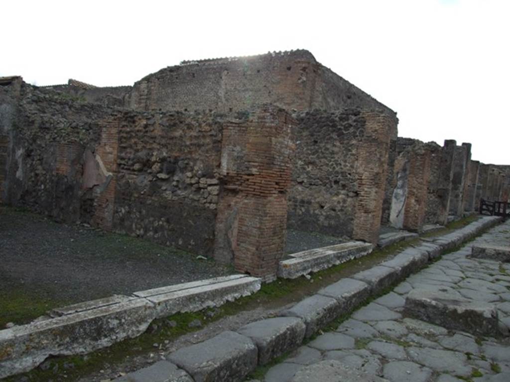 Via degli Augustali, south side, December 2007. Looking west from VII.9.29.