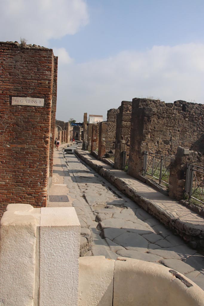 Via degli Augustali, Pompeii. October 2023. 
Looking east from fountain outside VII.4.32. Photo courtesy of Klaus Heese.