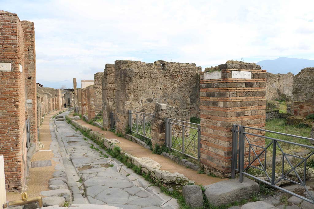 Via degli Augustali, Pompeii. December 2018. Looking east between VII.2.32/33, on left, and VII.12.1/2, on right. 
The junction with Vicolo Storto, is on the extreme left, and with Vicolo di Eumachia, on the extreme right. Photo courtesy of Aude Durand.