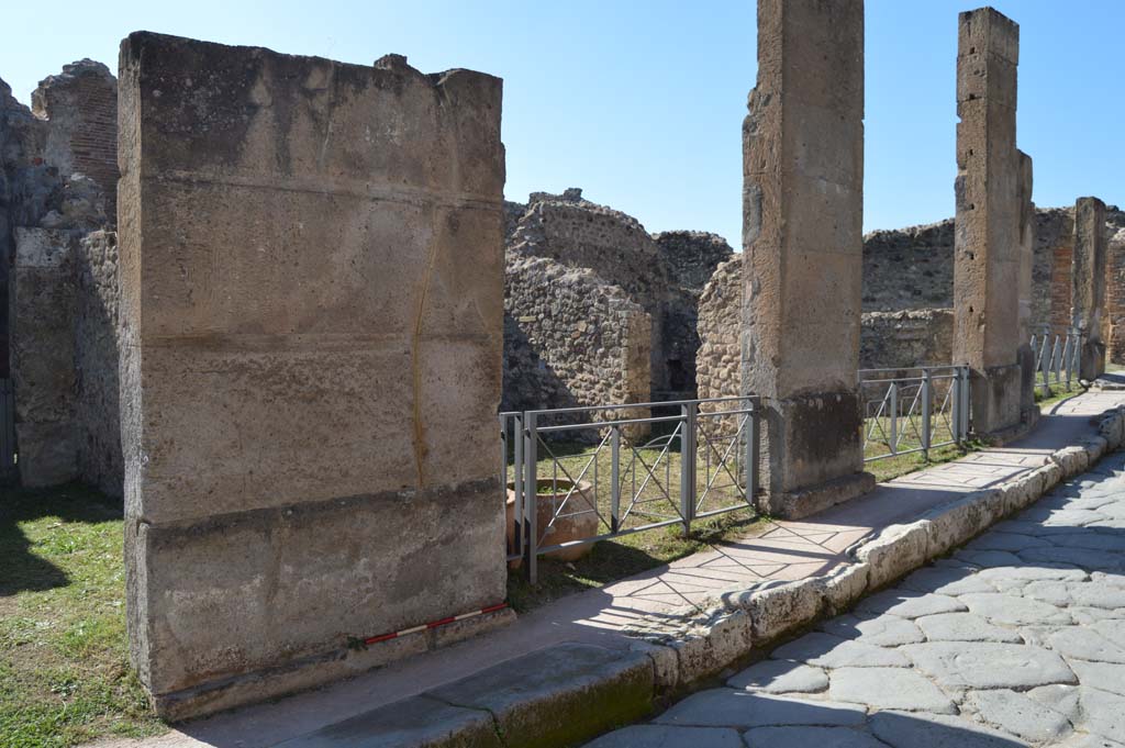 Via degli Augustali, south side, Pompeii. October 2017. Looking west from VII.12.10, on left, towards VII.12.6, on right.
Foto Taylor Lauritsen, ERC Grant 681269 DÉCOR.
