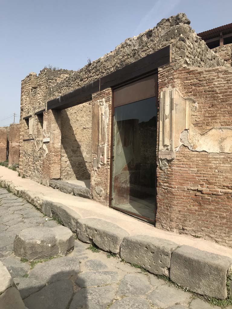 Via degli Augustali, north side, April 2019. Looking west along front façade, from near VII.2.45
Photo courtesy of Rick Bauer.