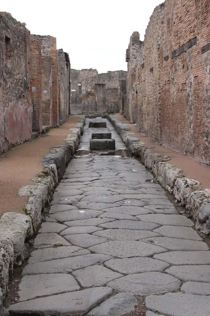 Via degli Augustali. October 2020. Looking west between VII.1 and VII.2 in the year of the pandemic.
Photo courtesy of Klaus Heese.