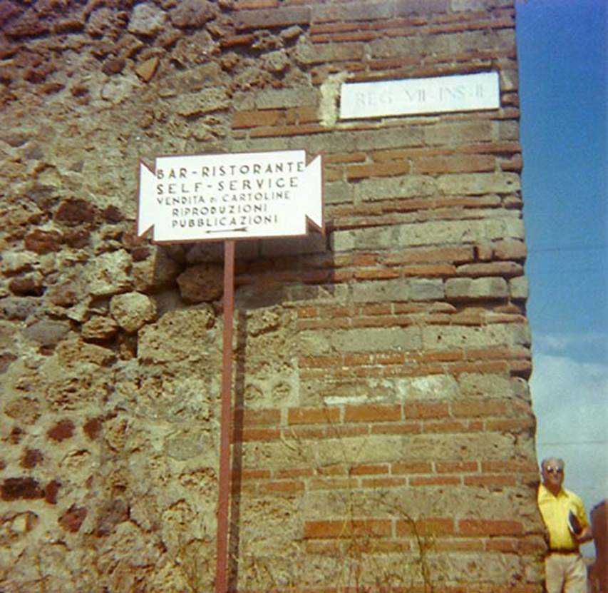 Via degli Augustali, Pompeii, 1978. 
Looking north towards side wall of VII.2.1, with “Tabella ansata” signpost, directing towards the west. 
On the right is Via Stabiana. Photo courtesy of Roberta Falanelli.