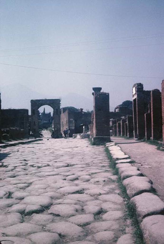Via del Foro, Pompeii. August 1965. Looking north. Photo courtesy of Rick Bauer.