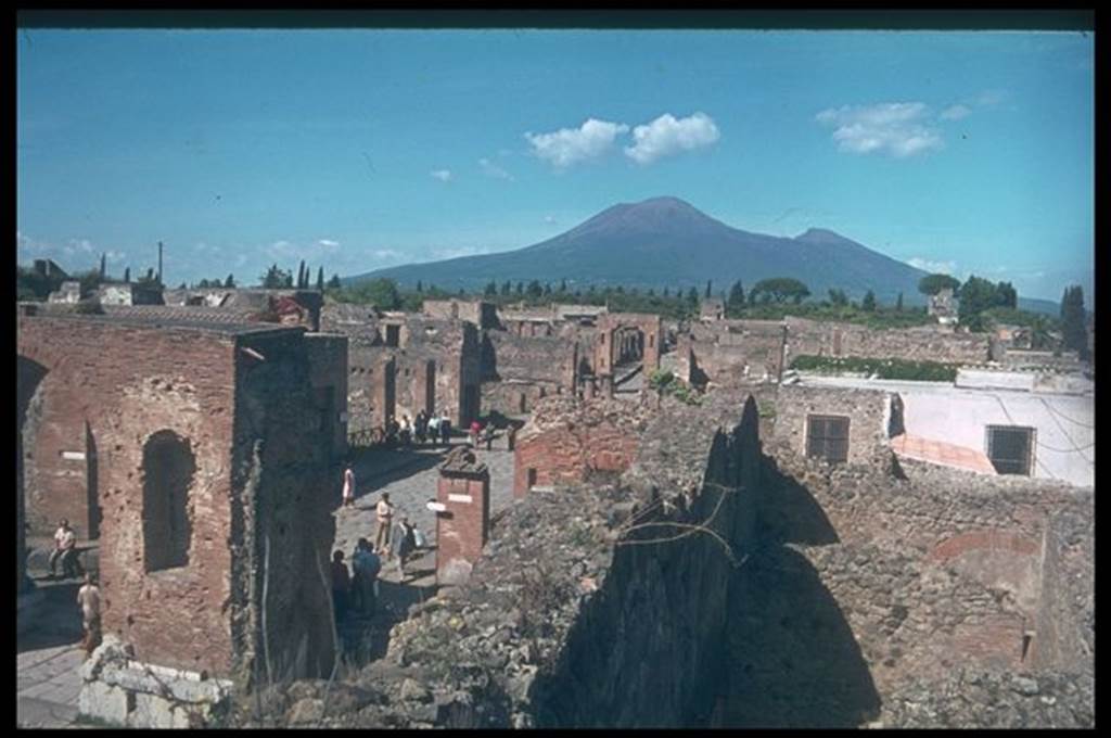 Via del Foro between VII.5 and VII.4. Looking north towards Vesuvius, from top of scaffolding in shop VII.9.9 on the Forum.  Photographed 1970-79 by Günther Einhorn, picture courtesy of his son Ralf Einhorn.