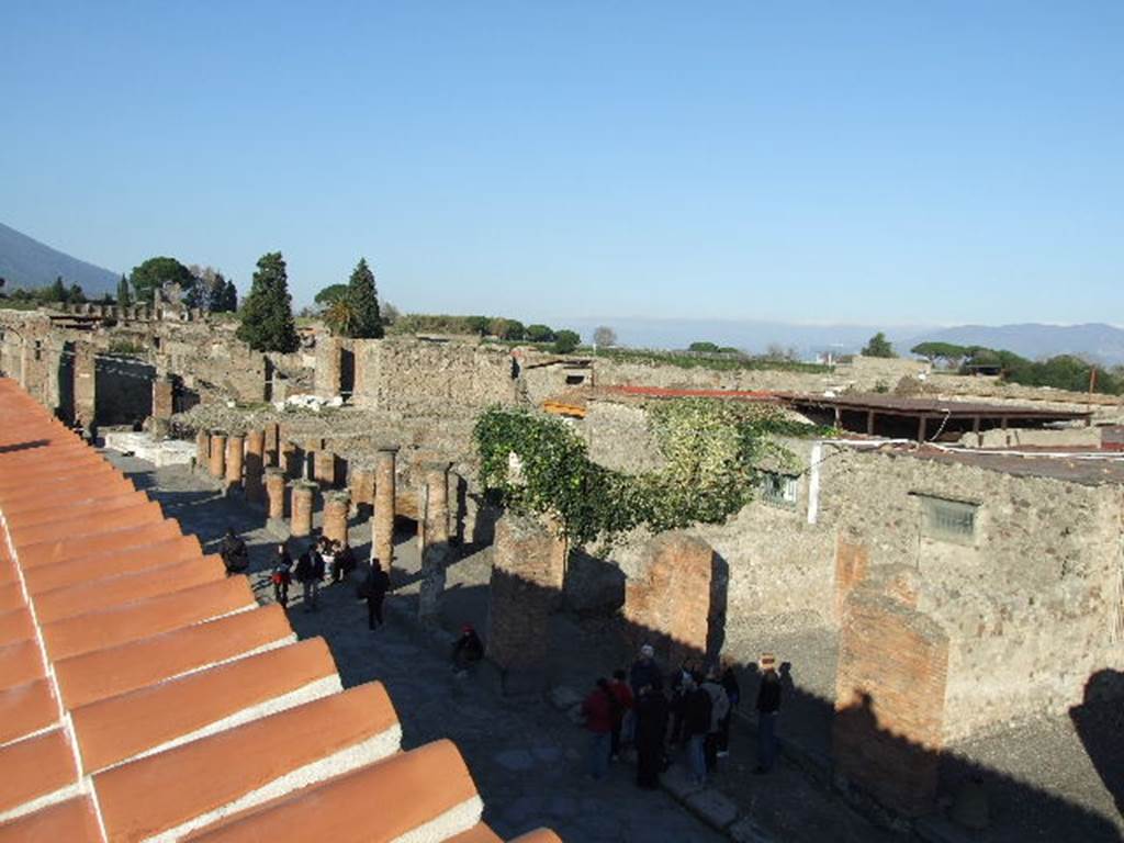 Via del Foro. December 2007. East side. Looking north-east from roof of VII.5.19.