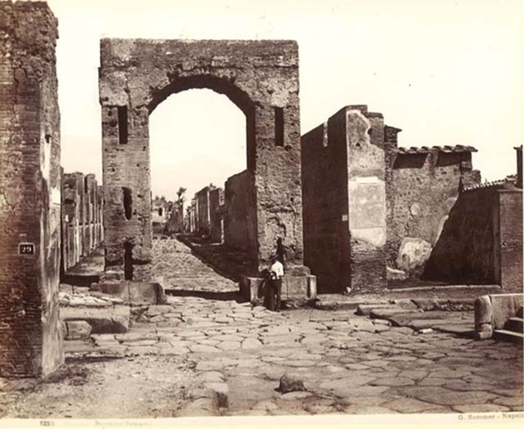 Via del Foro. C.1880-1890. G. Sommer no. 1255. Looking north to the junction with Via di Mercurio through the Arch of Caligula.  Photo courtesy of Rick Bauer.