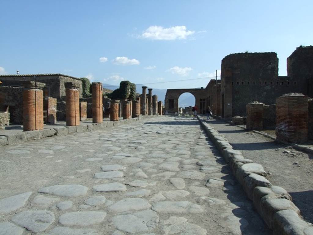 Via del Foro between VII.4 and VII.5. March 2009.Looking south from crossroads at northern end with Via di Mercurio, Via delle Terme and Via della Fortuna.