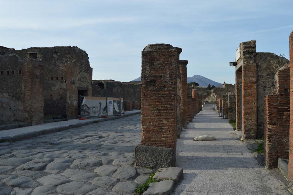 Via del Foro, east side, Pompeii. March 2019. Looking north along pavement underneath portico, from VII.4.12, on right.
Foto Taylor Lauritsen, ERC Grant 681269 DÉCOR.