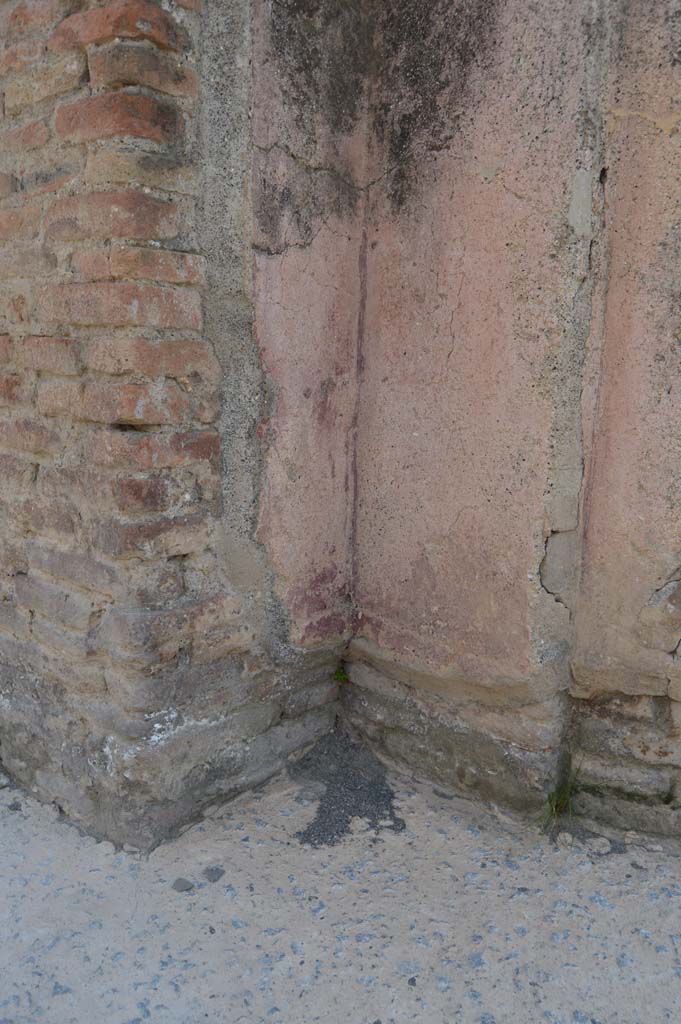 Via del Foro, east side, Pompeii. March 2019. 
Detail of remaining stucco/plaster on pilaster/column at south end of portico. 
Foto Taylor Lauritsen, ERC Grant 681269 DÉCOR.