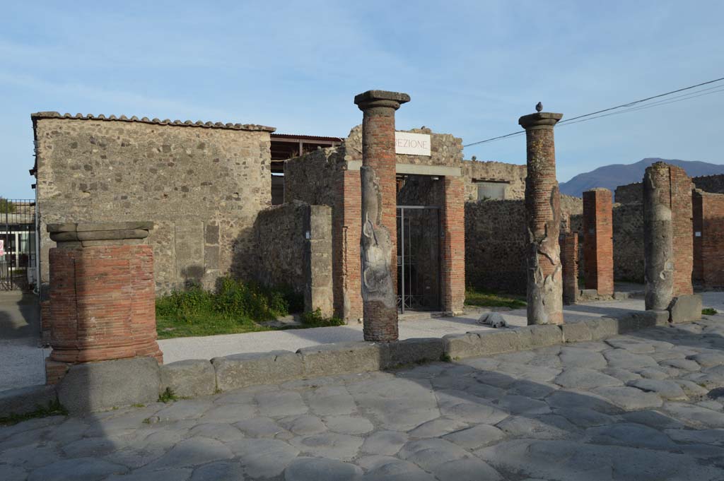 Via del Foro, east side, Pompeii. March 2019. 
Looking east towards fourth pilaster/column, on left, third and second column, and pilaster/column at south end, on right, outside VII.4.12. 
Foto Taylor Lauritsen, ERC Grant 681269 DÉCOR.