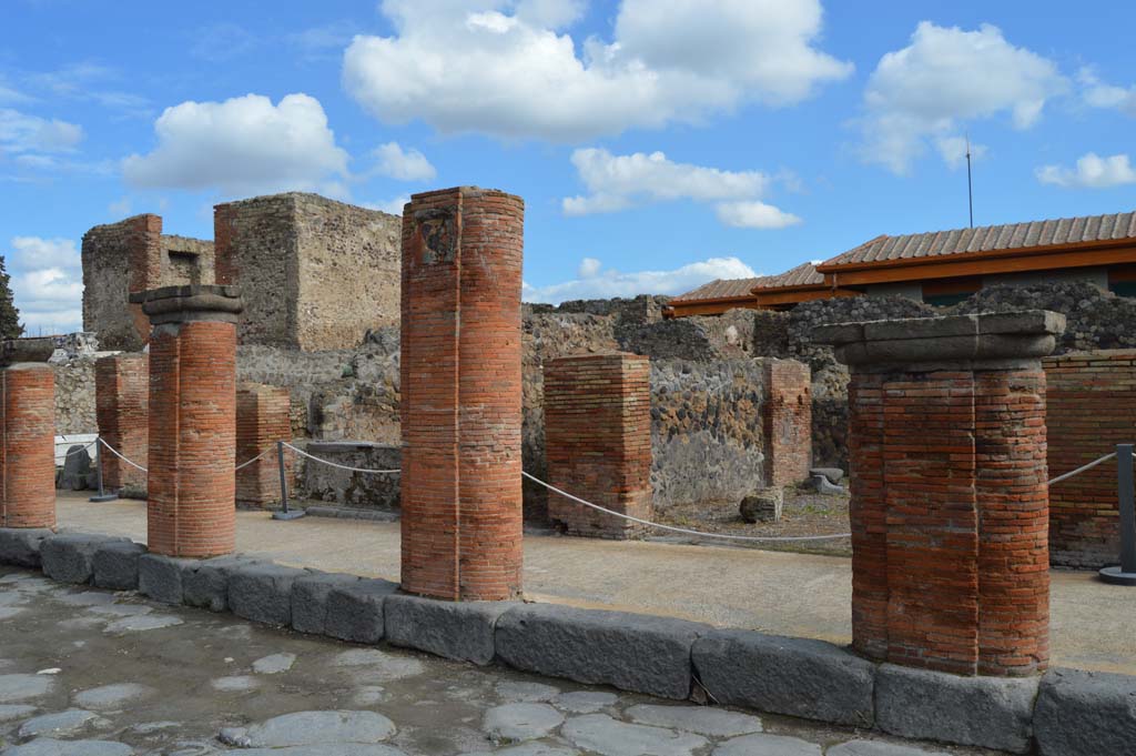 Via del Foro, east side, Pompeii. March 2018. 
Looking north-east towards sixth (on right), seventh, eighth and ninth bases/pilaster/columns.
Foto Taylor Lauritsen, ERC Grant 681269 DÉCOR.