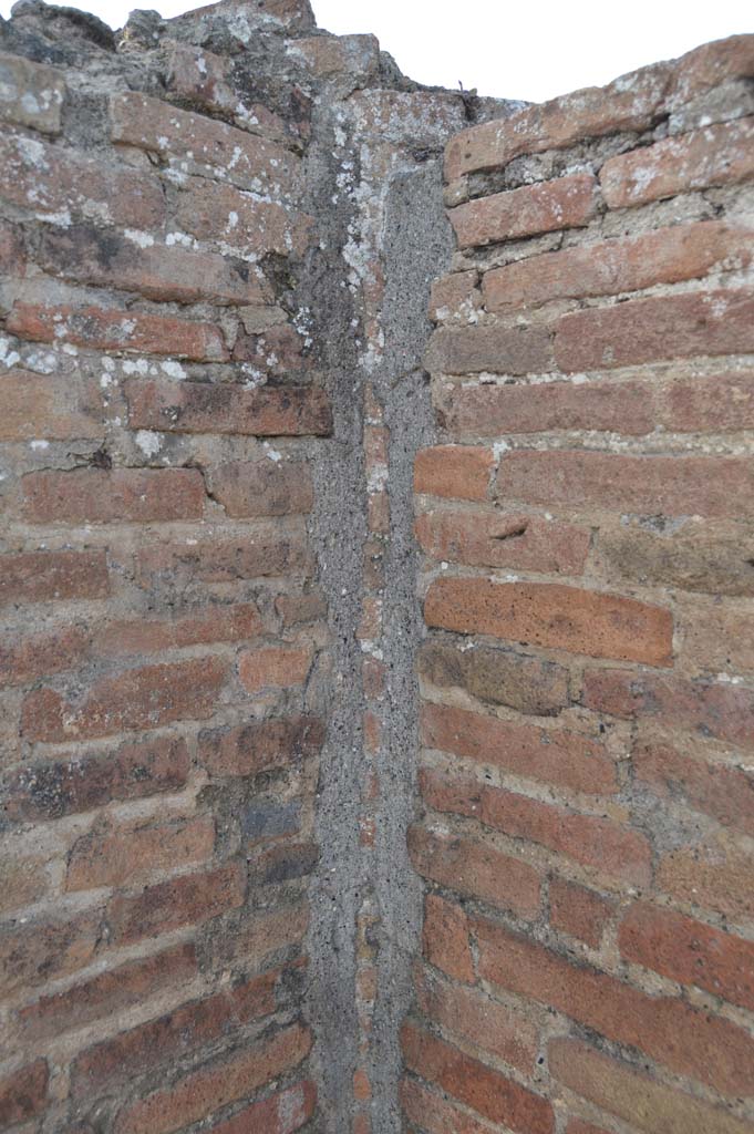Via del Foro, east side, Pompeii. March 2019. 
Detail of upper interior side of pilaster/column at northern end of portico.
Foto Taylor Lauritsen, ERC Grant 681269 DÉCOR.