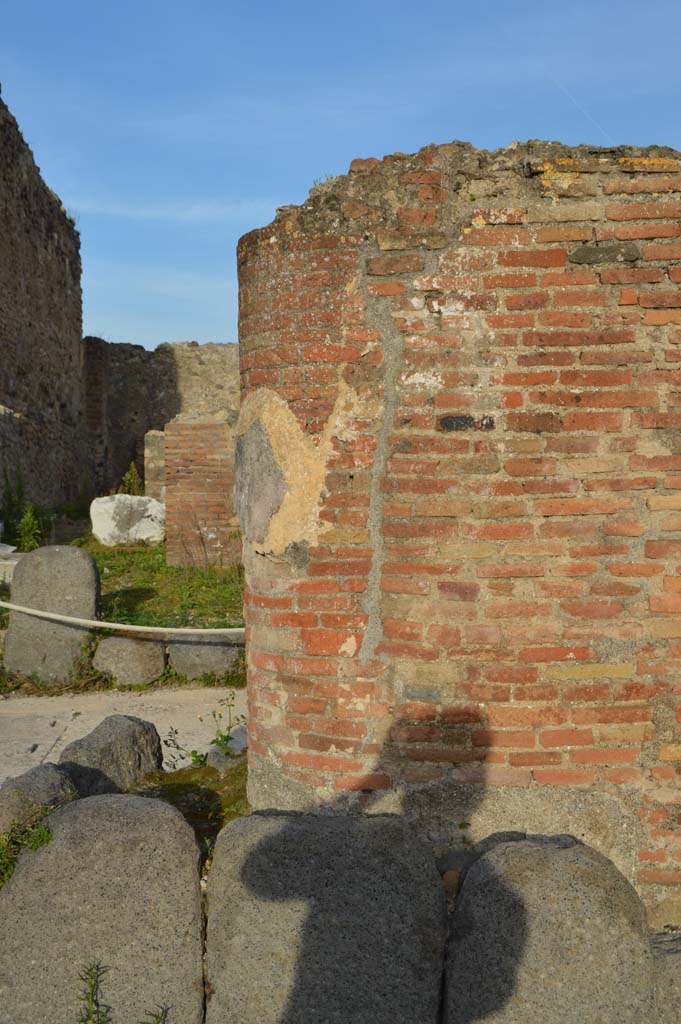 Via del Foro, east side, Pompeii. March 2019. 
Looking east towards base of pilaster/column at northern end.
Foto Taylor Lauritsen, ERC Grant 681269 DÉCOR.