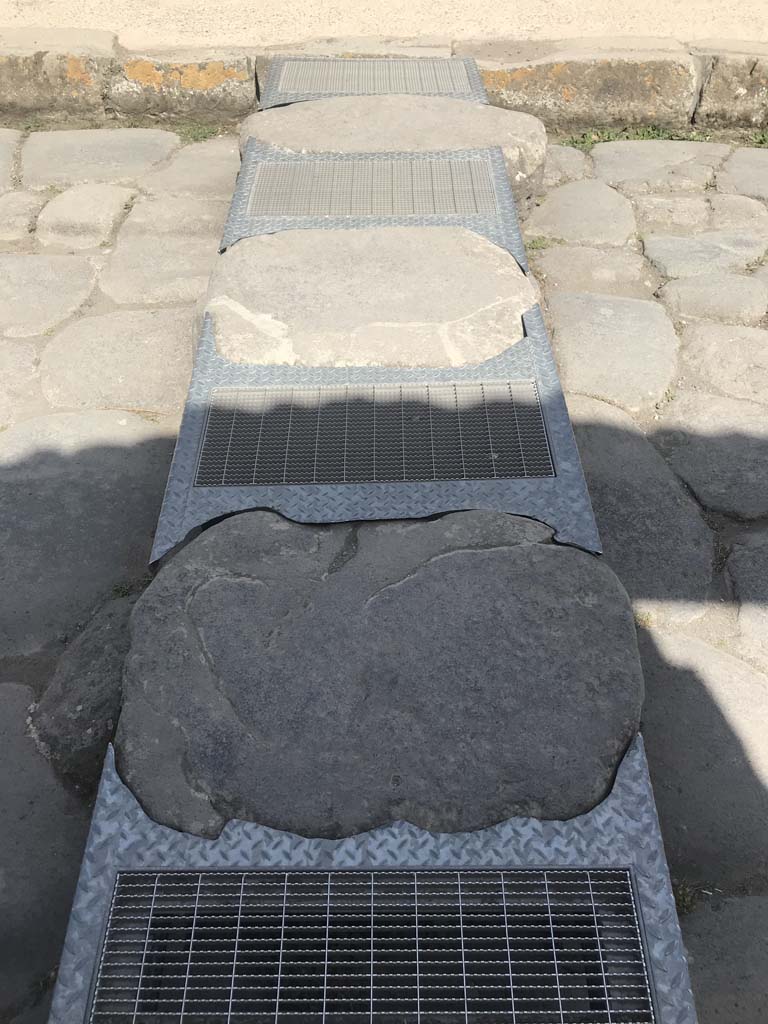 Via dell’ Abbondanza, Pompeii. April 2019. 
Modernised and accessible stepping-stones across the roadway.
Photo courtesy of Rick Bauer.