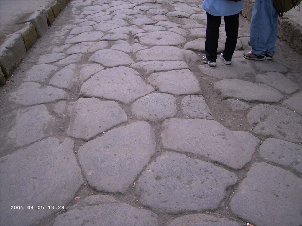 Via dell’Abbondanza, April 2005. Wagon ruts outside I.7.1. Photo courtesy of Klaus Heese.