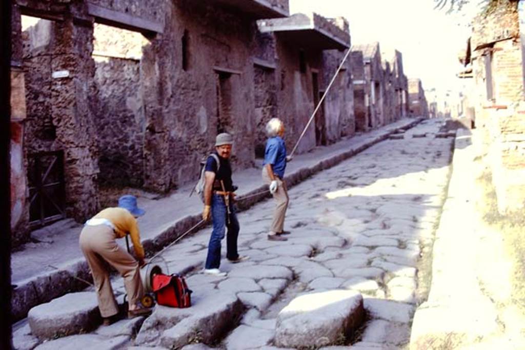 Via dell’Abbondanza, Pompeii. 1974. Looking west along I.7, from near I.7.6 on south side. Photo by Stanley A. Jashemski.   
Source: The Wilhelmina and Stanley A. Jashemski archive in the University of Maryland Library, Special Collections (See collection page) and made available under the Creative Commons Attribution-Non Commercial License v.4. See Licence and use details. J74f0373