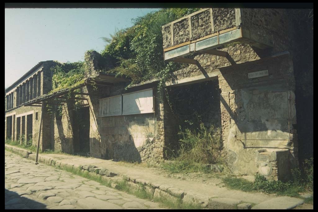 Via dell’Abbondanza, north side. Looking west along front façade of IX.12. 
Photographed 1970-79 by Günther Einhorn, picture courtesy of his son Ralf Einhorn.