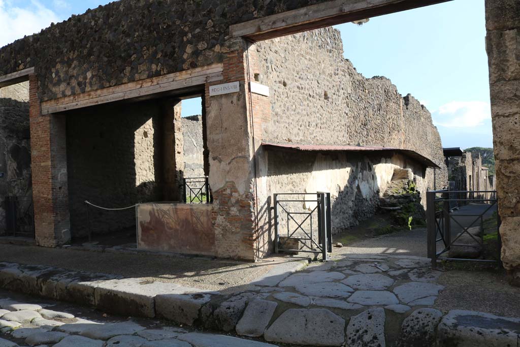 Via dell’Abbondanza, south side, December 2018. 
I.8.1 on left, with Vicolo dell’Efebo between I.8 and I.7, on right. Photo courtesy of Aude Durand.
