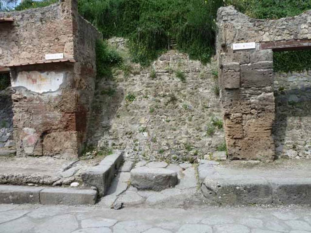 Via dell’Abbondanza, north side. May 2010. Unnamed vicolo between IX.13.6 and III.1.1.